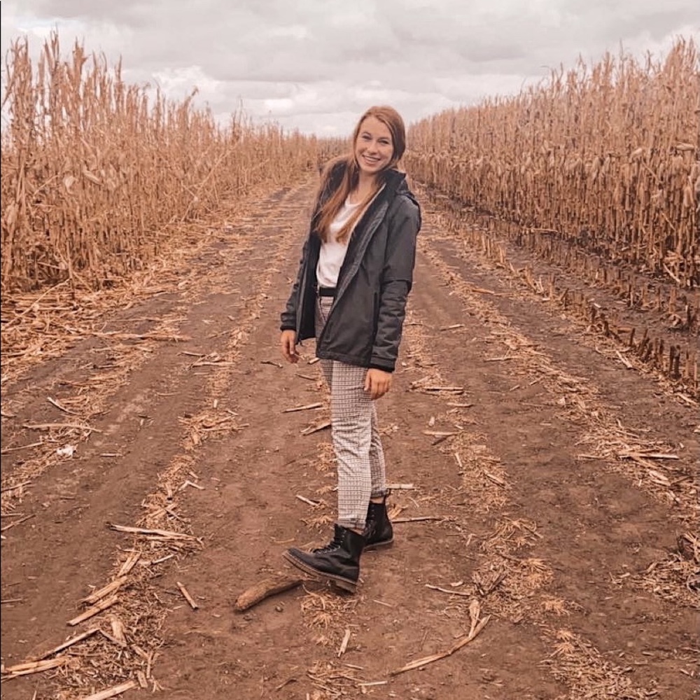 Meet your Posher, Dionne